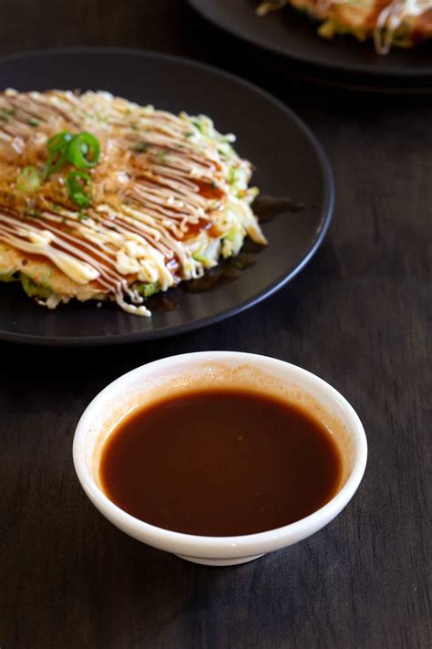  Okonomiyaki - Wybuch Smaku Z Ciastą I Wzbogacony Sosem