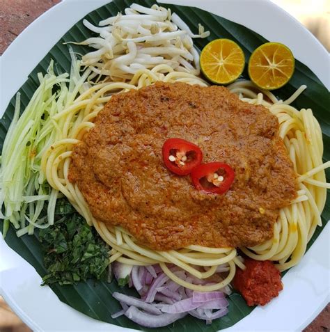  Laksa Johor – Aromatyczna mieszanina pikantnych przypraw i kremowego kokosa zaprasza do kulinarnej przygody!