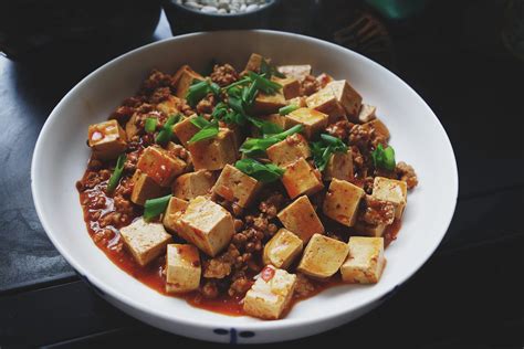  Mapo Tofu: Czy Płonące Tofu Z Pieprzem Syczuańskim Usatysfakcjonuje Twoje Podniebienie?