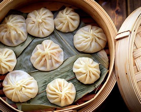  Półmiski z ryżem? A może Xiaolongbao! Smaczne kluseczki parowe o niezwykłej teksturze i rozkosznym nadzieniu.