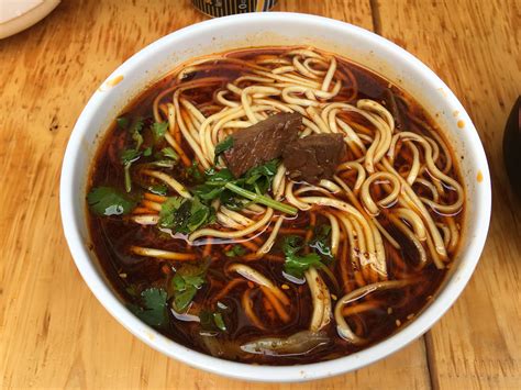  Sichuan-Style Spicy Beef Noodles Czy Rozgrzeją Twoje Zmysły?