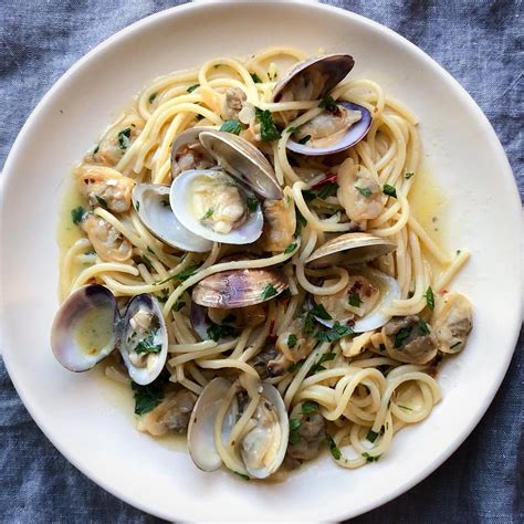   Spaghetti alle Vongole: Umami-Packed Delight That Melts in Your Mouth!