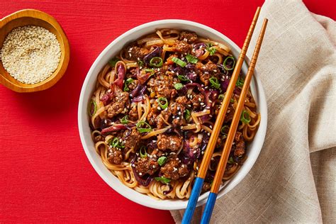  Szechuan Beef Noodles - Czy ten aromatyczny i pikantny posiłek przeniesie cię do serc Chin?